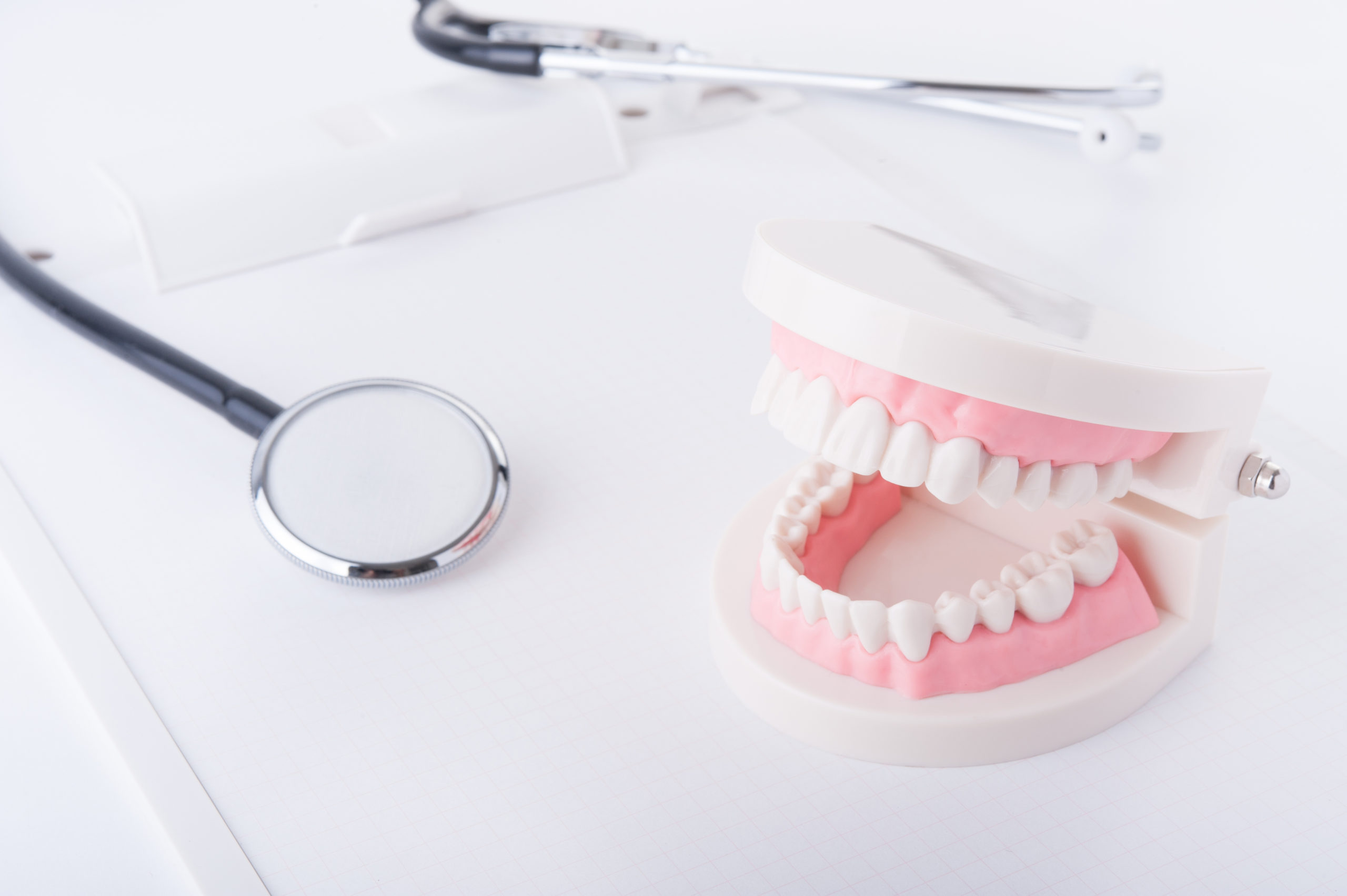 虫歯の進行段階（CO、C1～C4）ごとの症状と治療法
